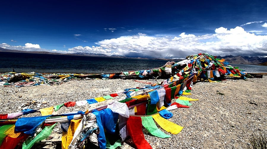 <div class="paragraphs"><p>Lake Mansarovar.</p></div>