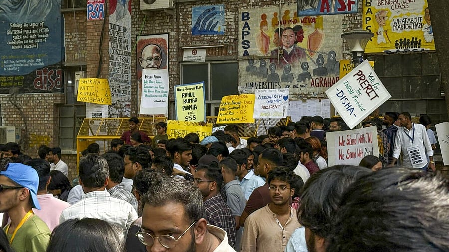 <div class="paragraphs"><p>Students during voting for the Jawaharlal Nehru University Students' Union (JNUSU) elections, in New Delhi. </p></div>
