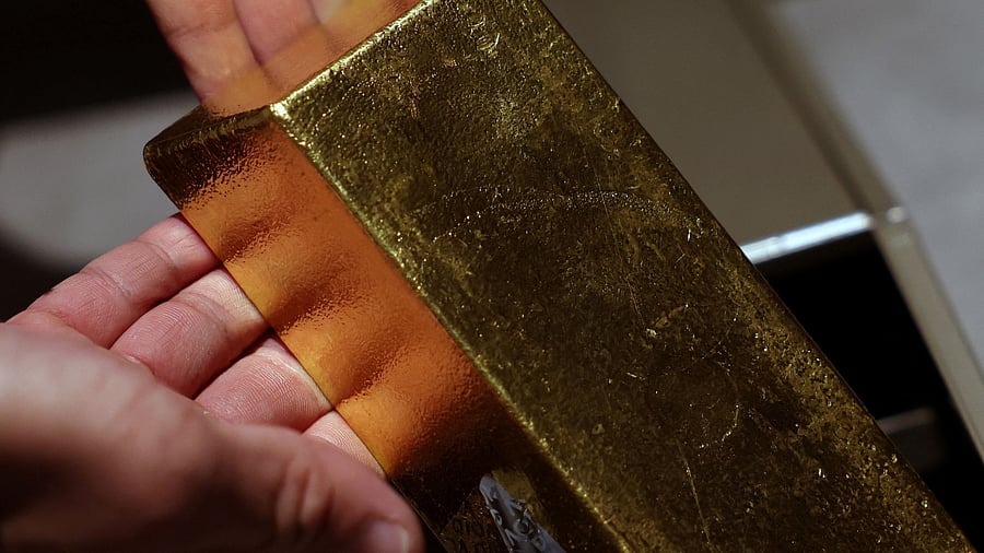 <div class="paragraphs"><p>A gold bullion is displayed in this photo.&nbsp;</p></div>