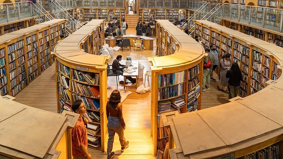State Central Library is one of the stops. 
