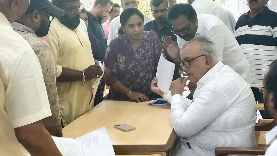 <div class="paragraphs"><p>Transport Minister Ramalinga Reddy receives a petition from members of the Namma Bike Taxi Association on Monday. </p></div>