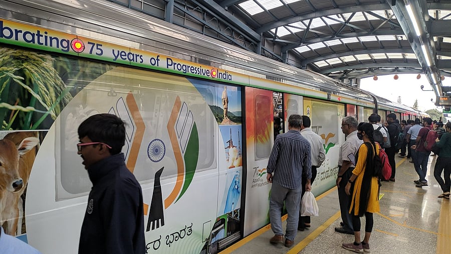 <div class="paragraphs"><p>Metro trains will carry advertisements both on the exterior and the interior.</p></div>