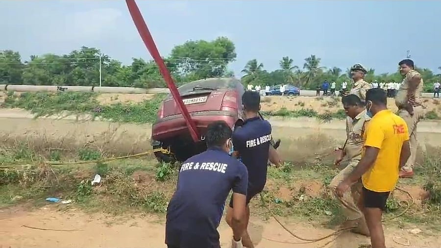 <div class="paragraphs"><p>Officials lifting up the car from the VC canal.</p></div>