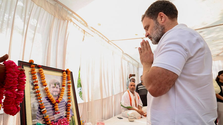 <div class="paragraphs"><p>Congress leader Rahul Gandhi pays tribute to Shubham Dwivedi, who was among the 26 people killed in the Pahalgam terror attack, in Kanpur.</p></div>
