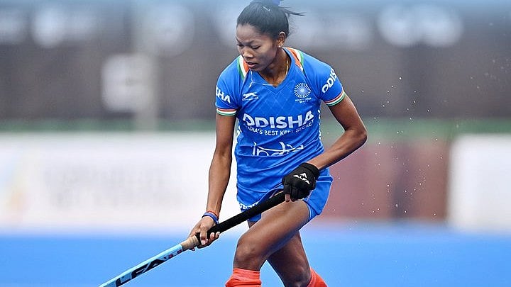 <div class="paragraphs"><p>The Indian women's hockey team fought hard before going down 0-2 against Australia in the third game of its Down Under tour at the Perth Hockey Stadium here on Thursday.</p></div>