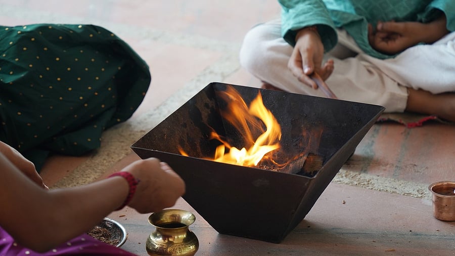 <div class="paragraphs"><p>Representative image showing a man performing Vedic rituals.</p></div>