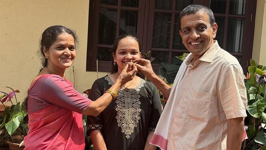 <div class="paragraphs"><p>Sanidhya Rao from Dakshina Kannada who secured second rank in state in SSLC examinations by scoring 624 out of 625, celebrates with her parents at home.</p></div>