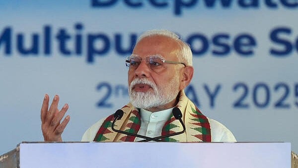 <div class="paragraphs"><p>PM Modi inaugurates Vizhinjam International Seaport in Trivandrum.</p></div>