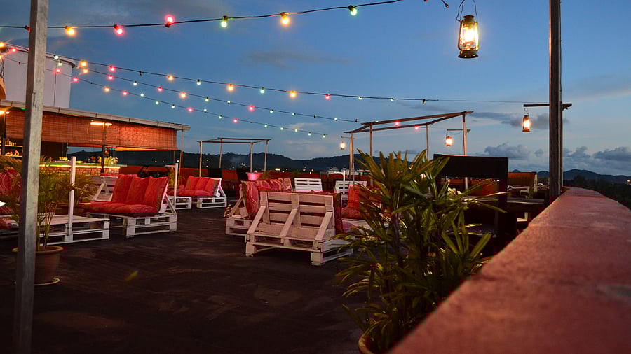 <div class="paragraphs"><p>Representative image showing a&nbsp;rooftop restaurant.</p></div>