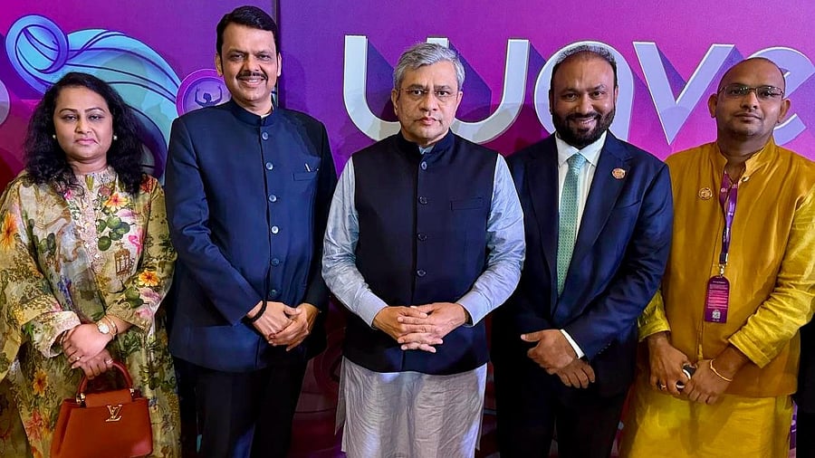 <div class="paragraphs"><p>Devendra Fadnavis and&nbsp;Ashwini Vaishnaw with&nbsp;Allirajah Subaskaran and Mahaveer Jain.</p></div>