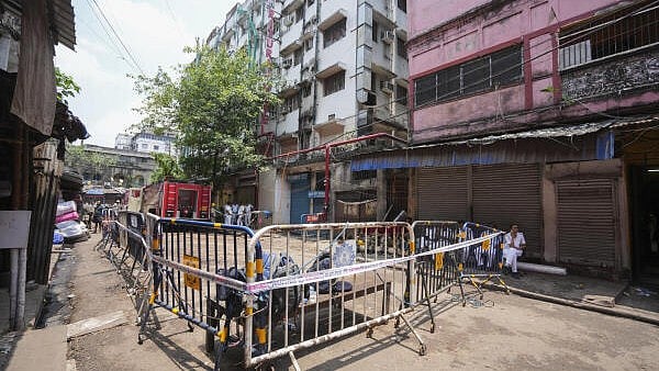 <div class="paragraphs"><p>Police personnel outside the Rituraj Hotel at Mechua in Kolkata</p></div>