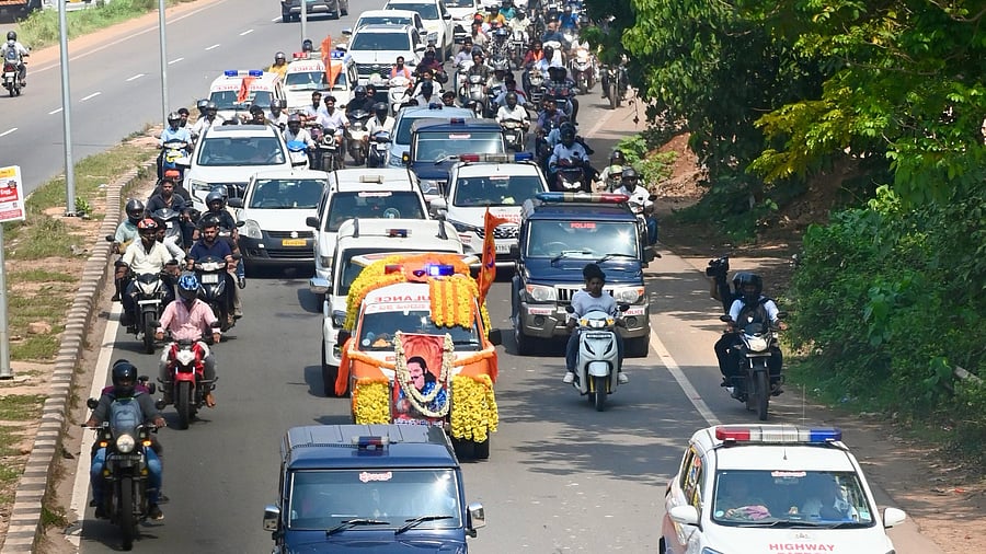 <div class="paragraphs"><p>Body of Suhas Shetty being taken to his native in Bantwal in a decker ambulance. Hindu workers following the vehicle in a two-wheeler. </p></div>
