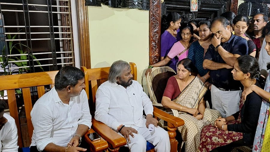 <div class="paragraphs"><p>Forest Minister Eshwar Khandre offers condolences to the family of Shanmukha, who died in a wild jumbo attack recently, at his house in Bykere, Sakleshpur taluk, Hassan district, on Friday. </p></div>