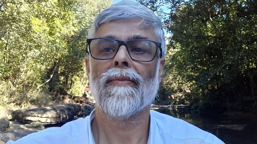 <div class="paragraphs"><p>Prasenjit Biswas</p></div>