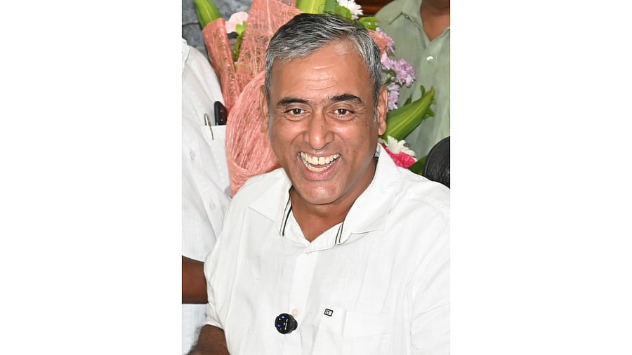 <div class="paragraphs"><p>Maheshwar Rao</p></div>