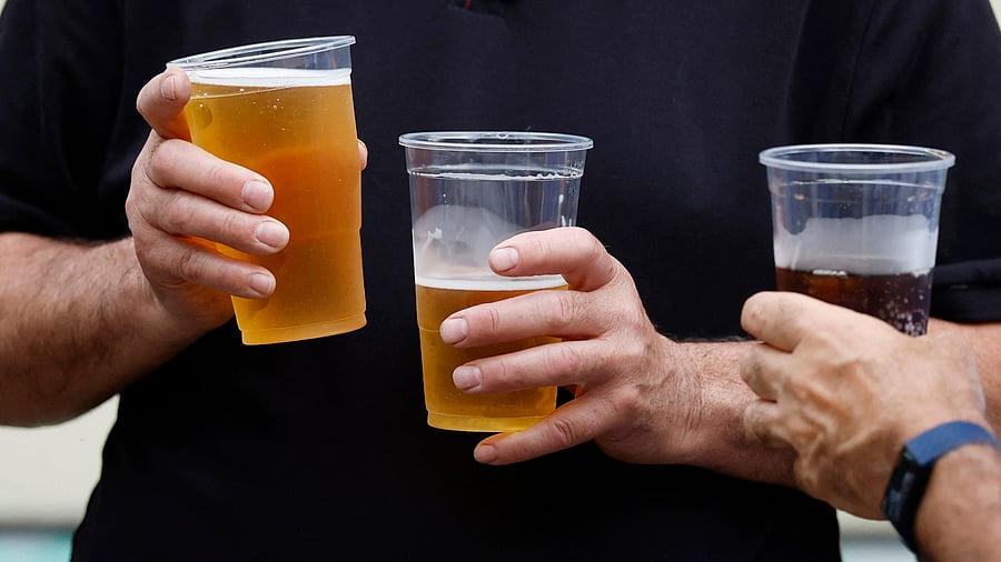 <div class="paragraphs"><p>Image for representation showing a men with beer glasses.</p></div>