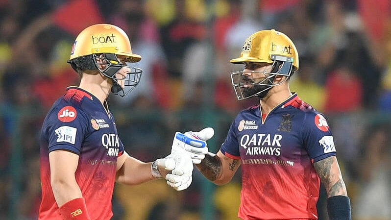<div class="paragraphs"><p>Jacob Bethell (left) and Virat Kohli (right) of RCB players greet in Royal Challengers Bengaluru (RCB) vs Chennai Super Kings (CSK) IPL Cricket match in M Chinnaswamy stadium in Bengaluru on Saturday, 03rd May 2025.</p></div>
