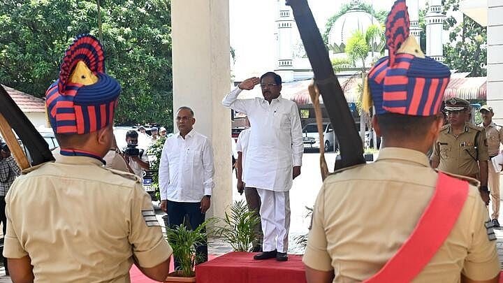 <div class="paragraphs"><p>Karnataka Home Minister Dr G Parameshwara receives guard of honour on his arrival at Mangaluru commissionerate office in Mangaluru.</p></div>