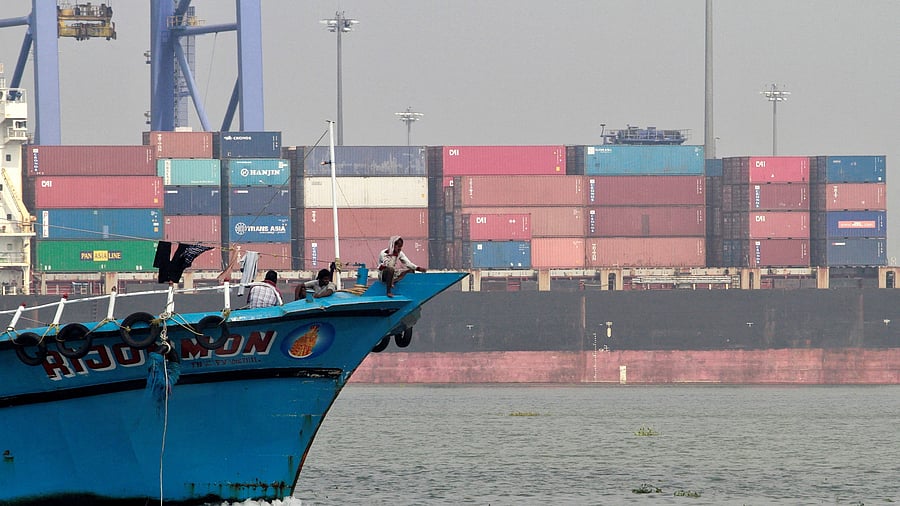 <div class="paragraphs"><p>Pakistan late Saturday ordered that any Indian flag carriers will not be allowed to visit any Pakistani port.</p></div>