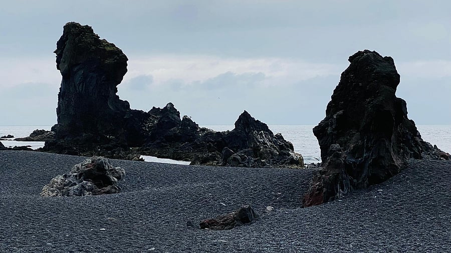 <div class="paragraphs"><p>Songklettur,&nbsp;a large red rock on the shores of Djupalonssandur, is seen as a Church of the Elves. </p></div>