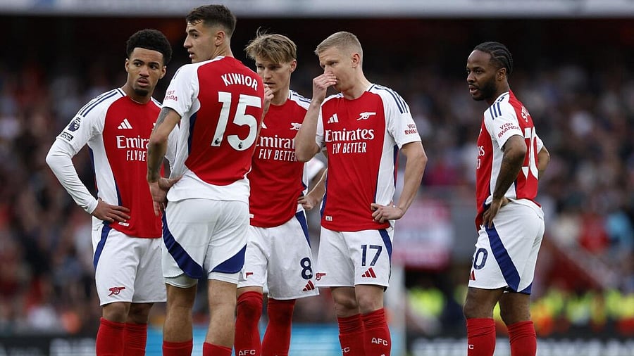 <div class="paragraphs"><p>Arsenal's Martin Odegaard with teammates before a free kick</p></div>