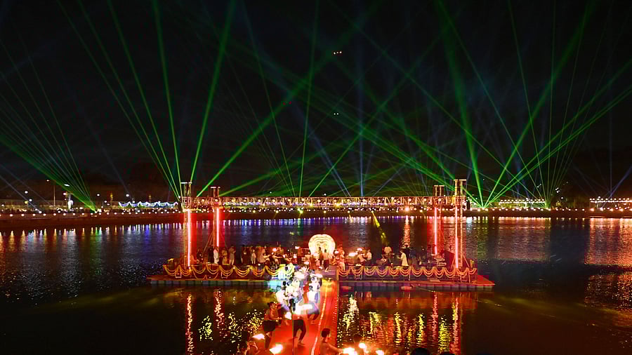 <div class="paragraphs"><p>A file picture of the ‘Cauvery Aarati’ at Sankey Tank in Bengaluru earlier this year.</p></div>