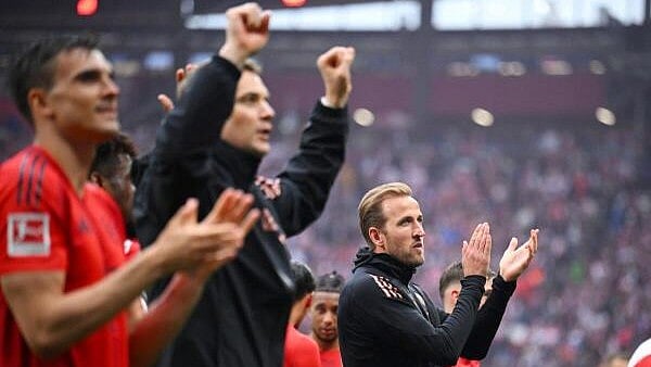 <div class="paragraphs"><p>Bayern Munich's Harry Kane applauds fans after the match</p></div>