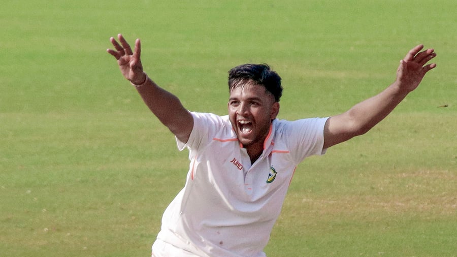 <div class="paragraphs"><p>Vidarbha's bowler Harsh Dubey.</p></div>