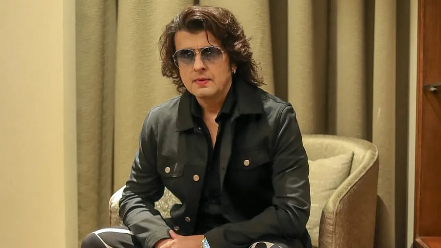 <div class="paragraphs"><p>Sonu Nigam.</p></div>