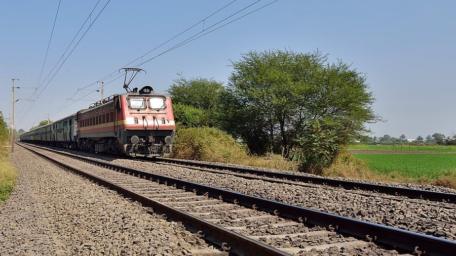 <div class="paragraphs"><p>Image for representation showing a train.</p></div>