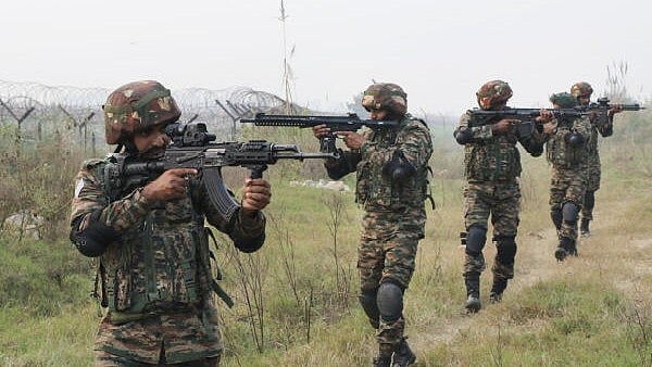 <div class="paragraphs"><p>Army personnel patrol near the Line of Control (LOC) following a terrorist attack on an army convoy, at Akhnoor sector in Jammu</p></div>