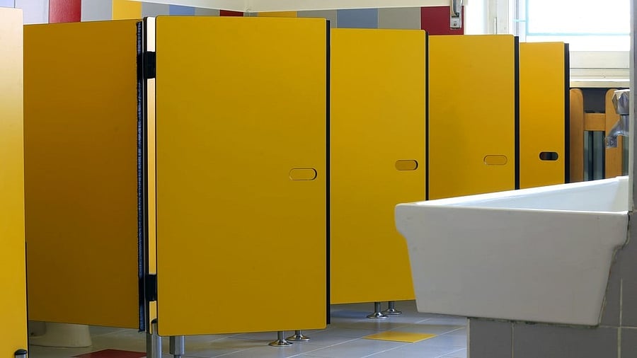 <div class="paragraphs"><p>The woman saw a mobile phone in the washroom's ventilation area.</p></div>