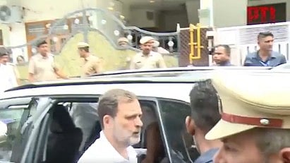 <div class="paragraphs"><p>LoP Lok Sabha Rahul Gandhi arrives at the residence of Indian Navy Lieutenant Vinay Narwal, who lost his life in the Pahalgam terror attack.</p></div>