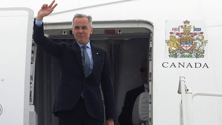 <div class="paragraphs"><p>Canada's Prime Minister Mark Carney waves as he boards his plane for Washington, D.C., in Ottawa, Ontario, Canada, May 5, 2025</p></div>
