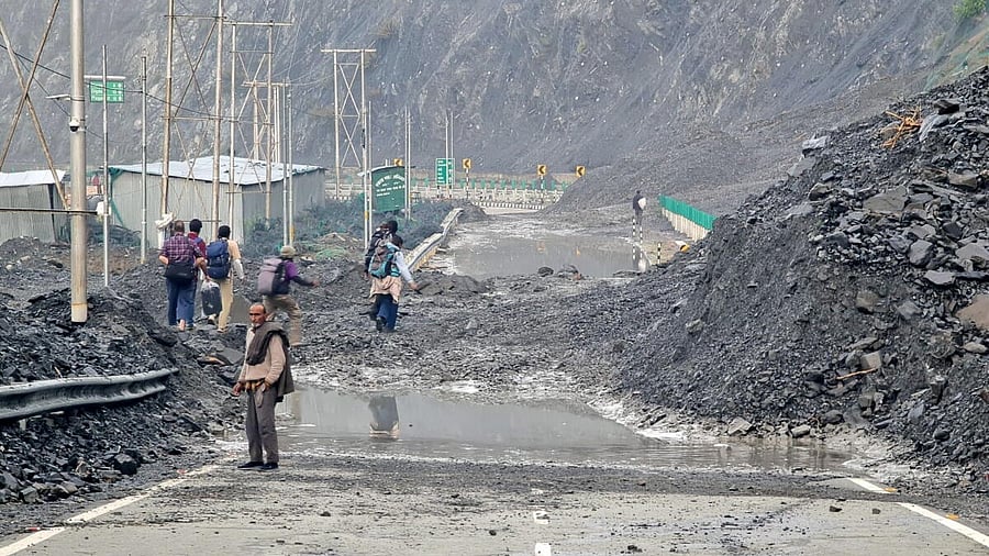 <div class="paragraphs"><p>Highway blocked by debris after landslides.</p></div>