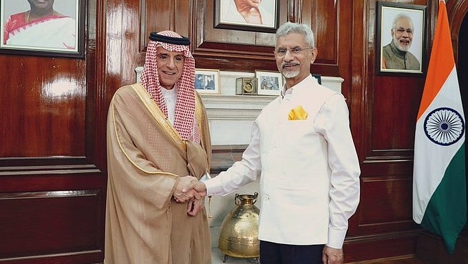 <div class="paragraphs"><p>Adel Aljubeir and&nbsp;S Jaishankar </p></div>