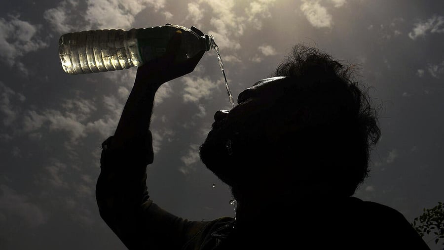<div class="paragraphs"><p> A man splashes water on his face on a hot summer day amid heatwave. Image for representation.</p></div>