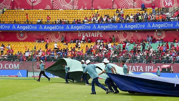 <div class="paragraphs"><p>Groundsmen cover the field as it rains before the start of the IPL 2025 match between Punjab Kings and Delhi Capitals, at Himachal Pradesh Cricket Association Stadium, in Dharamshala, on Thursday.</p></div>