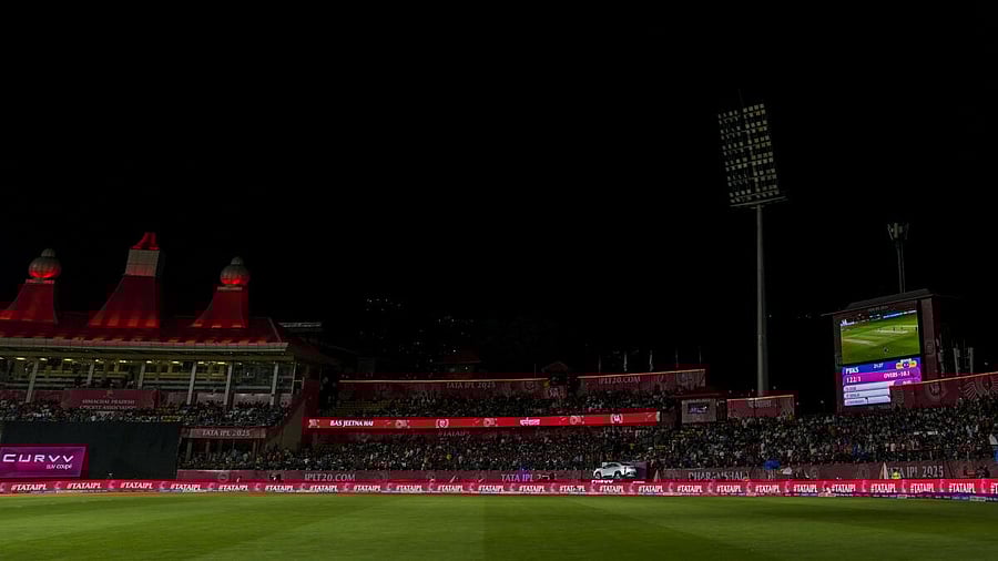 <div class="paragraphs"><p>A floodlight went off during the Indian Premier League (IPL) 2025 match between Punjab Kings and Delhi Capitals, at Himachal Pradesh Cricket Association Stadium, in Dharamshala, Thursday, May 8, 2025.</p></div>