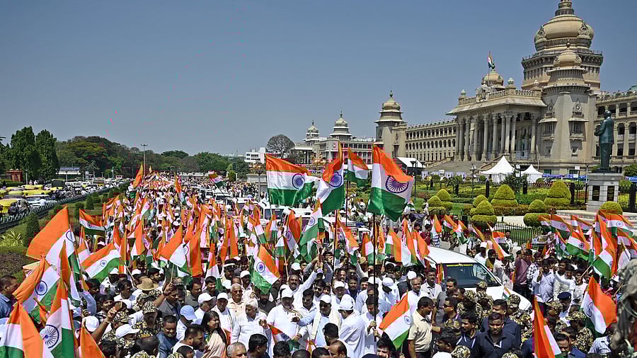 <div class="paragraphs"><p>Government employees, veterans, students and citizens participated in the Tiranga Yatra (Flag March) in Bengaluru on Friday. </p></div>