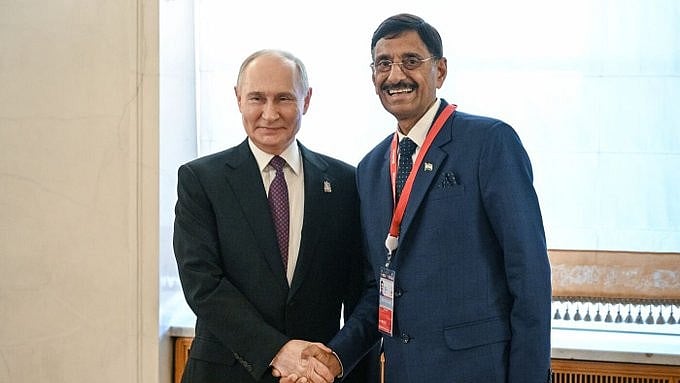 <div class="paragraphs"><p>During the visit, Seth also met Russian President Vladimir Putin.</p></div>