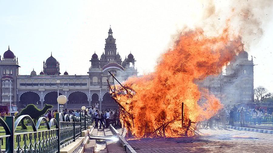 <div class="paragraphs"><p>Civil defence exercise 'Operation Abhyaas' taken up by Mysuru district administration on the Mysuru Palace premises on Saturday evening. </p></div>
