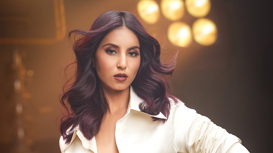 Shoulder-length blunt cut or a soft layered lob is ideal for a fuss-free and stylish summer look