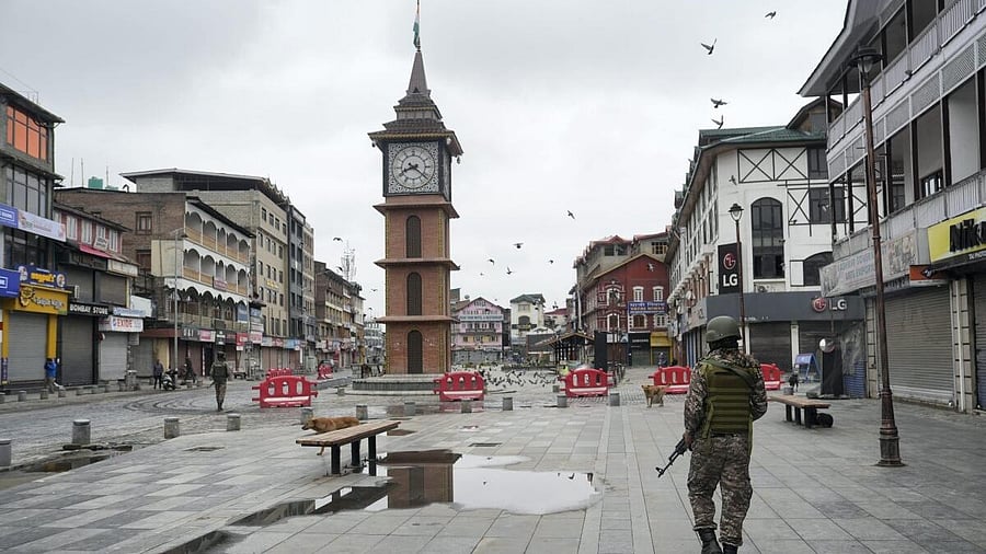 <div class="paragraphs"><p>Security personnel keep vigil amid prevailing India-Pak tensions, in Srinagar, Saturday, May 10, 2025. Multiple blasts were heard in Srinagar city early Saturday morning, hours after the Indian military thwarted drone attacks by Pakistan at several places here late last night.</p></div>