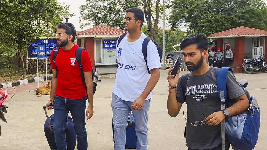 <div class="paragraphs"><p>College students leave for their hometown after Punjab government ordered closure of educational institutions in the state for the next three days in view of the ongoing military conflict between India and Pakistan, in Patiala, Friday, May 9, 2025.</p></div>
