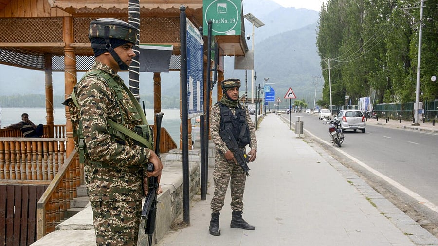 <div class="paragraphs"><p>Security personnel stand guard along the bank of Dal Lake.</p></div>