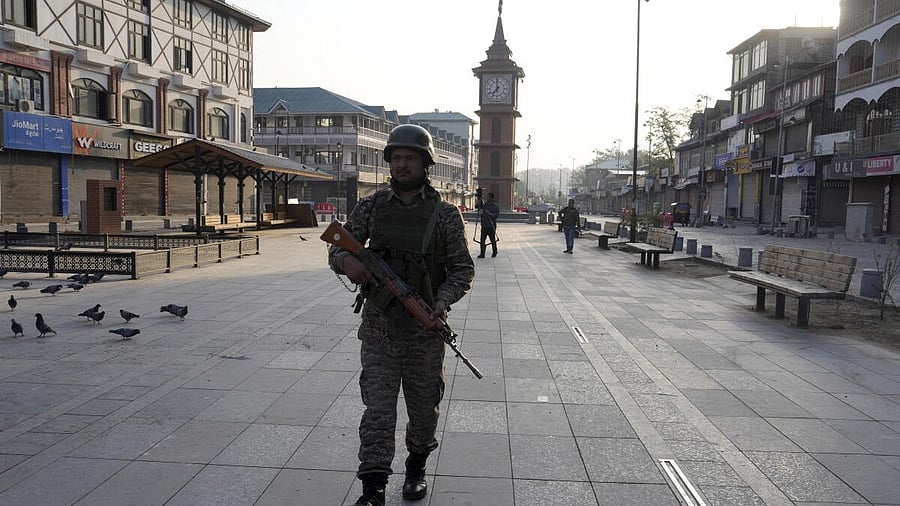 <div class="paragraphs"><p>Security personnel stand guard at Lal Chowk. </p></div>