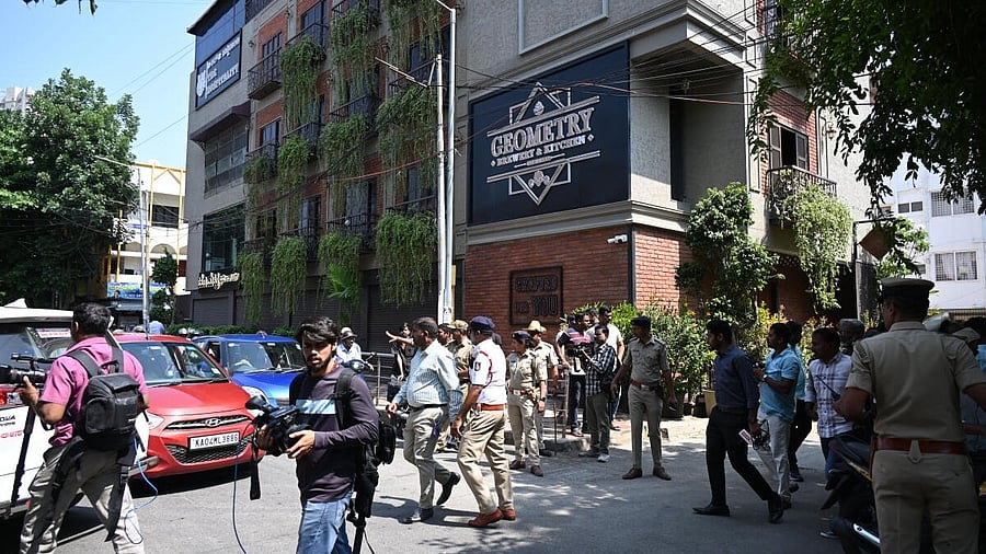 <div class="paragraphs"><p>Police and media personnel at the Geometry Brewery and Kitchen, Rajajinagar, on Monday. </p></div>