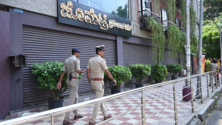 <div class="paragraphs"><p>Police personnel at the Geometry Brewery and Kitchen, Rajajinagar, on Monday. </p></div>