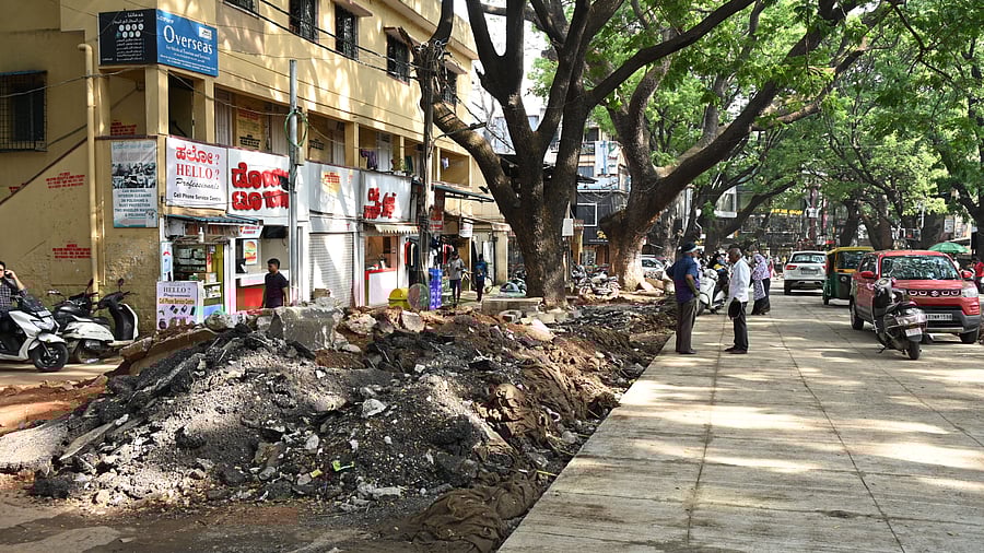 <div class="paragraphs"><p>White-topping work at Mosque Road. </p></div>